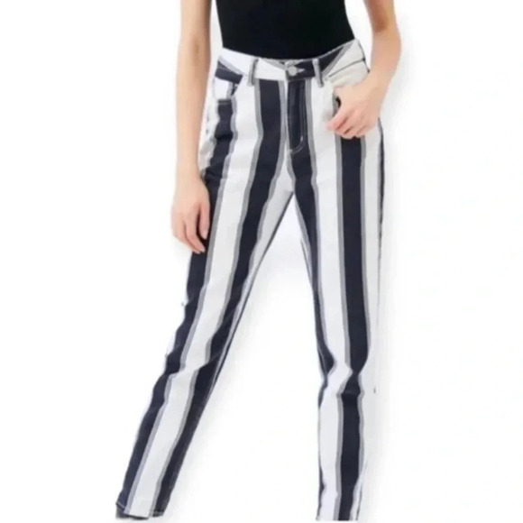 Urban Outfitters BDG Mom High Waisted Jeans 26 - Picture 5 of 16